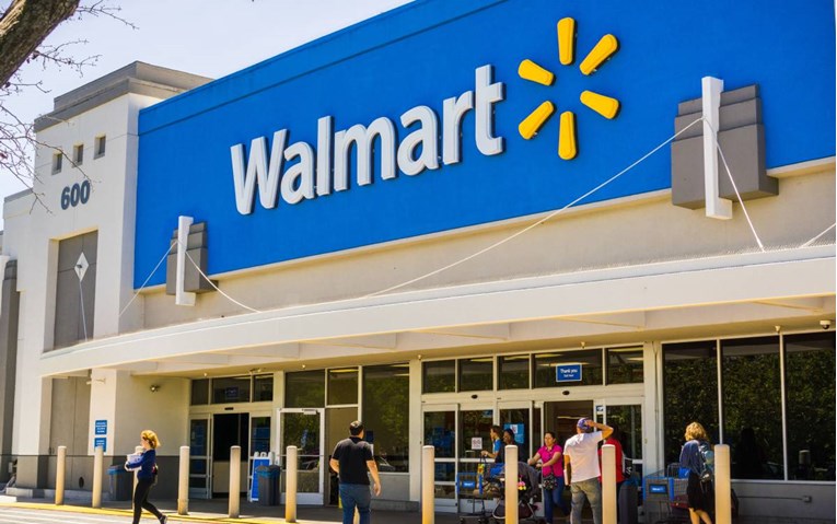Američki Walmart moli kupce da više ne dolaze s pištoljima koji se vide